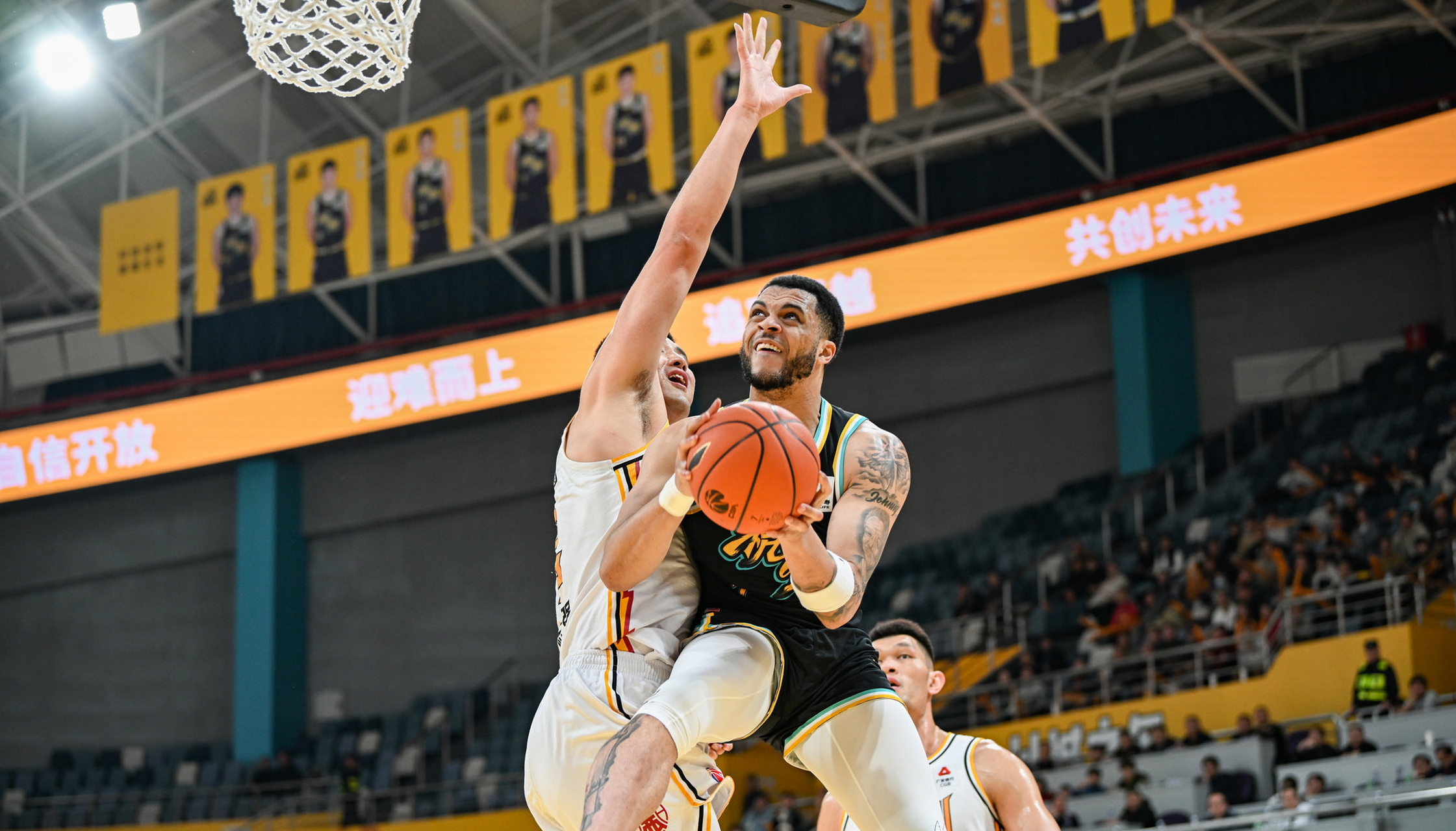 九游游戏中心官网-冲刺阶段突围战来临，广厦男篮围绕法国杯防线松动，悬念犹存，阵容厚度经受考验的简单介绍