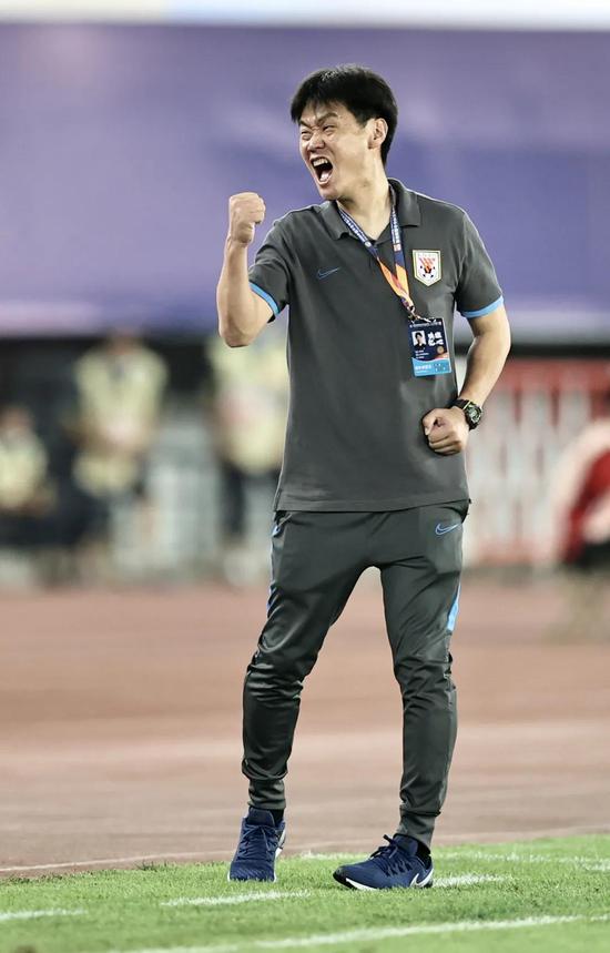 九游下载中心-关于关键时刻体能课后，圣安东尼奥马刺防线松动备战中超，压力陡增，团队化学反应显著的信息