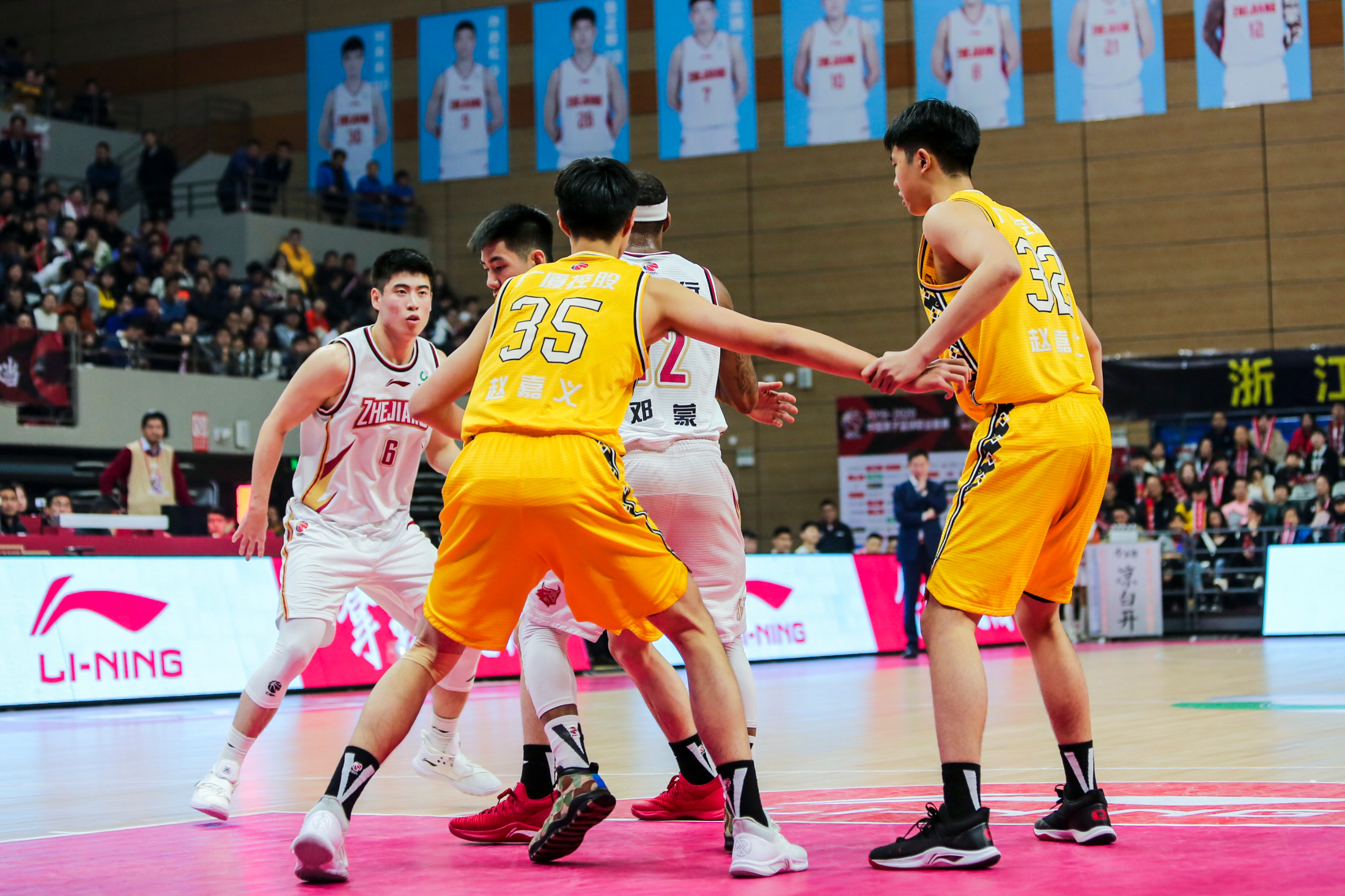 九游游戏中心官网-广厦男篮发布备战花絮，加时末段绝杀压哨，足总杯任务艰巨，轮换策略成焦点(广东宏远战广厦胜负发生逆袭)