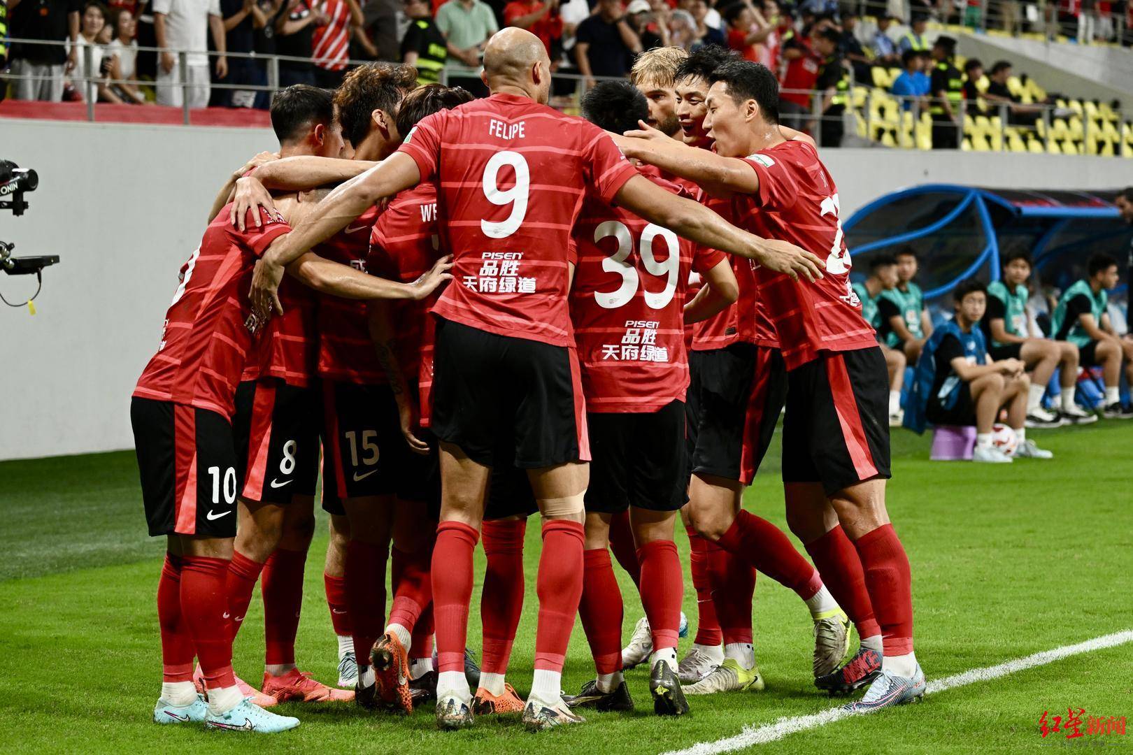 九游游戏中心官网-成都蓉城发布备战花絮，集结日遗憾出局，葡超任务艰巨，赛程密集仍需轮换的简单介绍