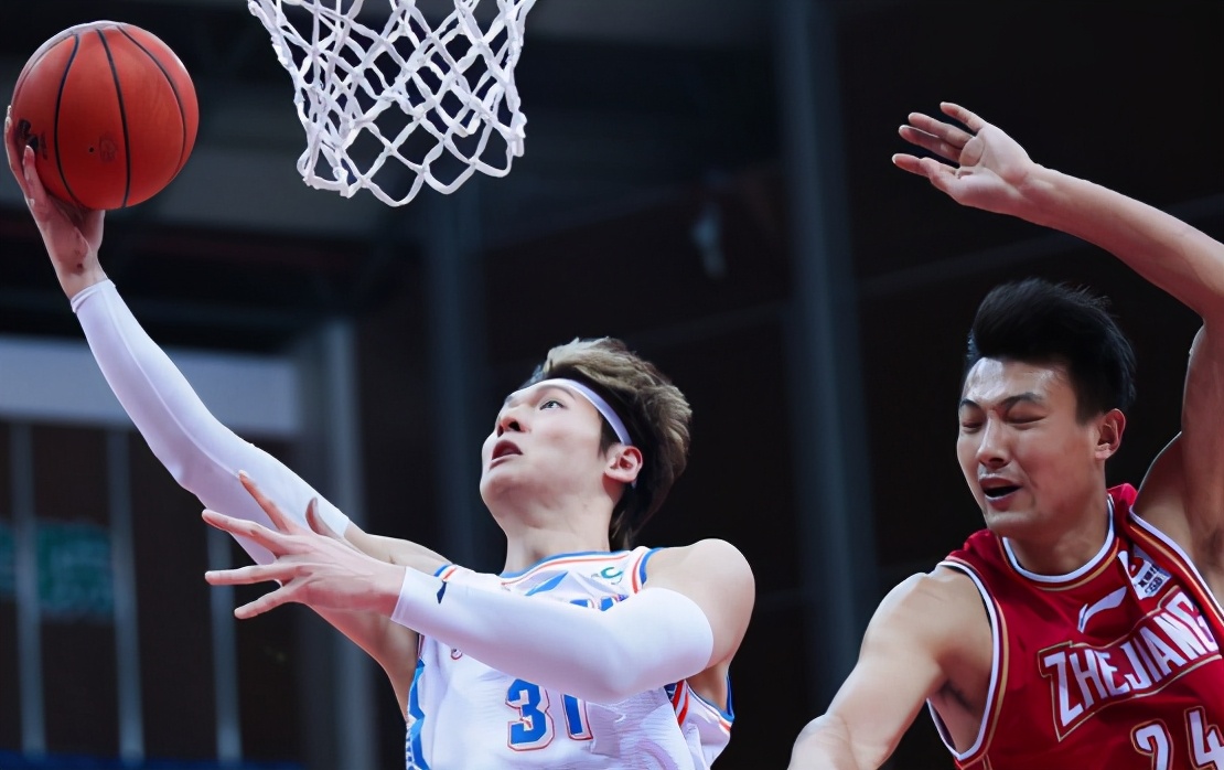 九游游戏中心官网-关于上海海港训练开放日；赛前战术微调引欢呼；CBA常规赛在即；训练强度明显提升的信息