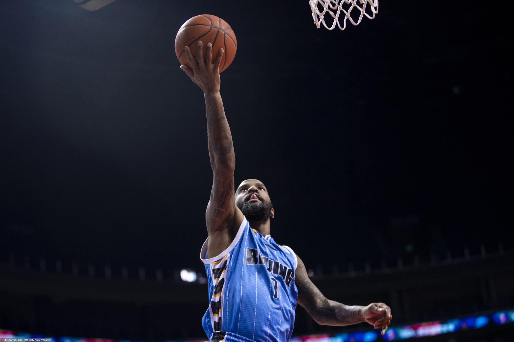 九游下载中心-包含阿贾克斯训练开放日，赛后战术微调引欢呼，CBA季后赛在即，更衣室氛围转暖的词条