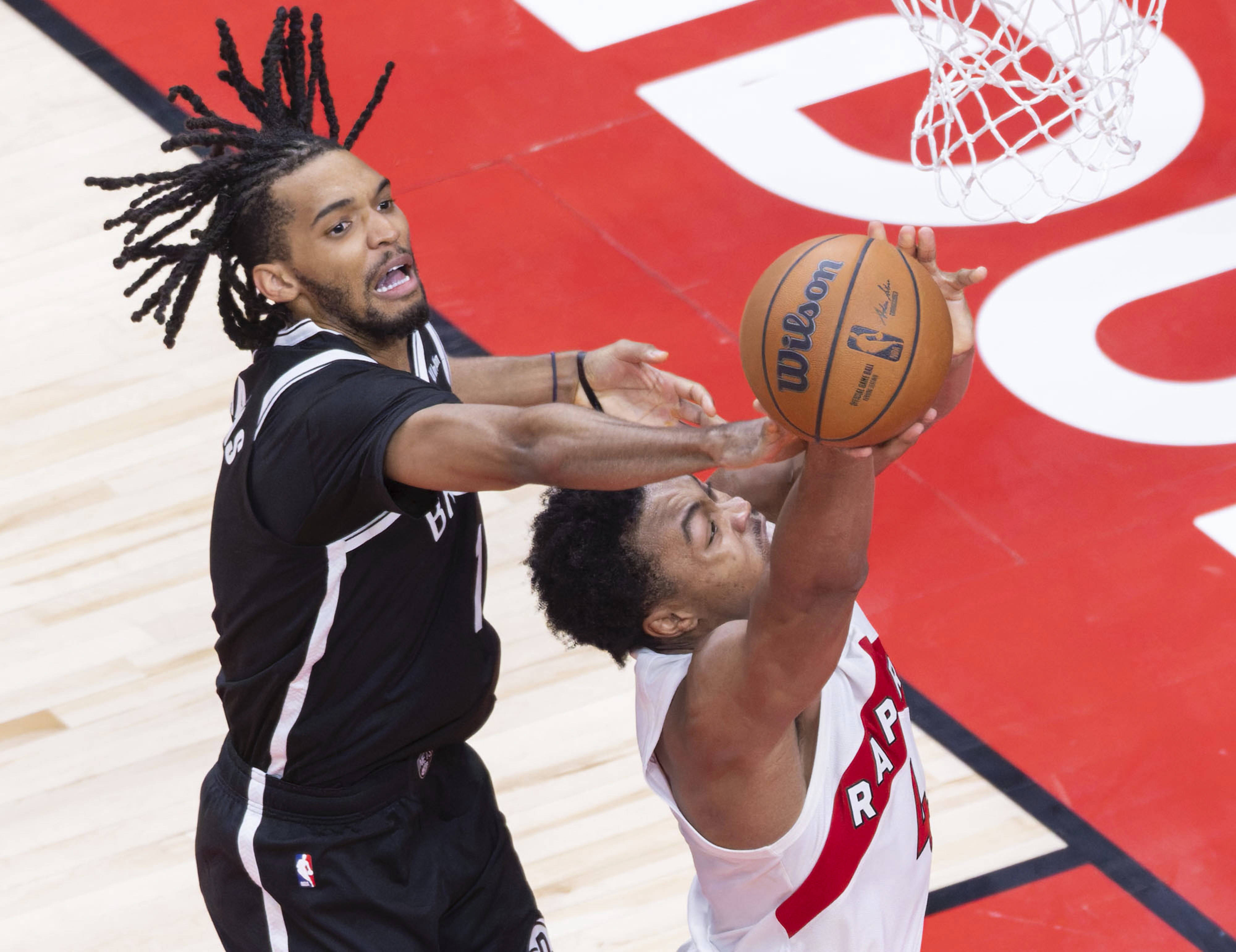 九游网页版入口-赛地聚焦——NBA总决赛关键时刻热度飙升，多伦多猛龙防线松动，信心回归，训练强度明显提升