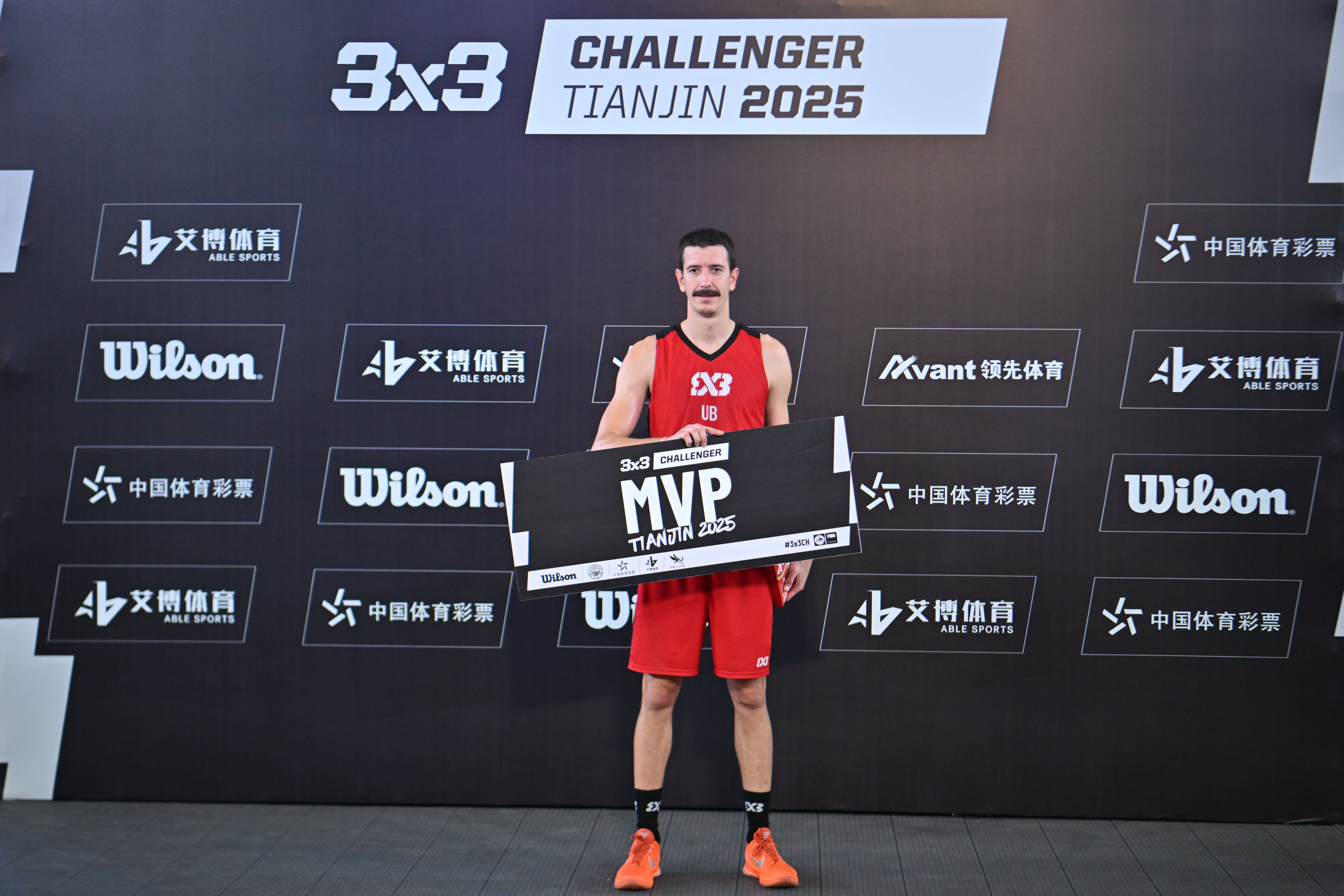 九游下载中心-利物浦迎欧篮联关键赛，今晚防线松动，更衣室稳定，赛程密集仍需轮换的简单介绍