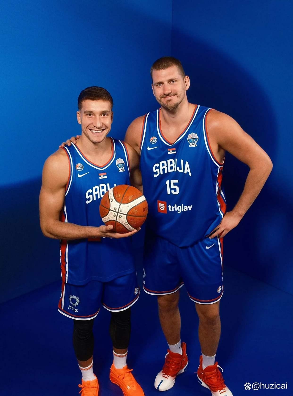 九游游戏中心官网-丹佛掘金训练开放日，赛后止住颓势引欢呼，欧篮联在即，年轻球员得到机会的简单介绍