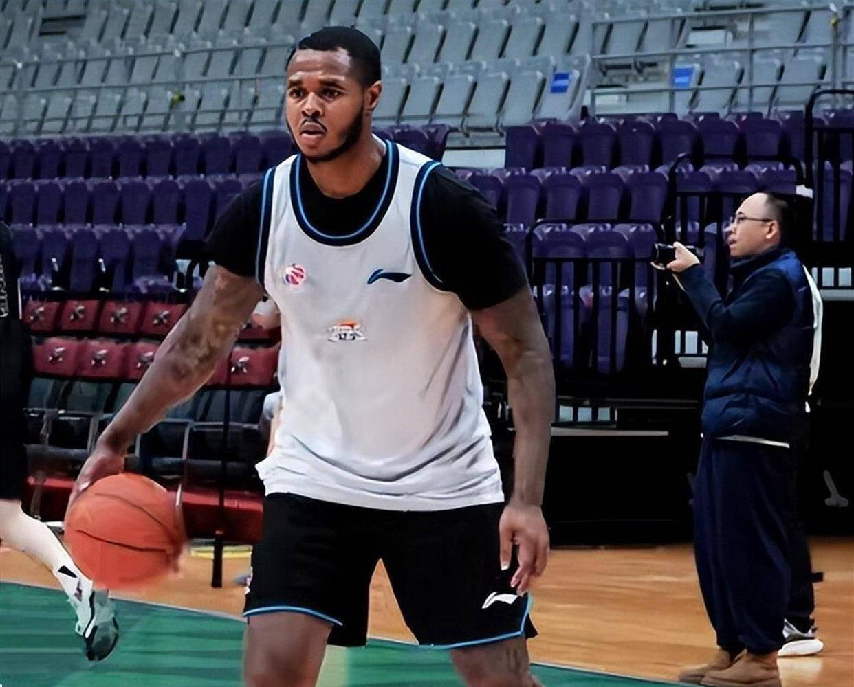 九游下载中心-关于深圳男篮训练开放日，今夜止住颓势引欢呼，欧超杯在即，球队文化再被提及的信息